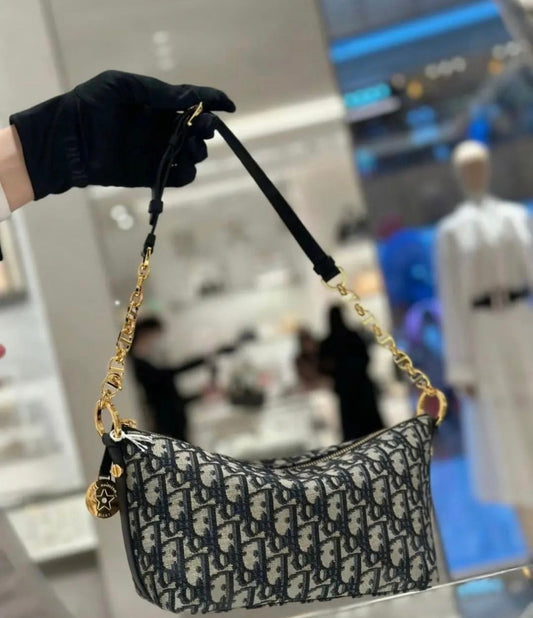 حقيبة كتف مائلة