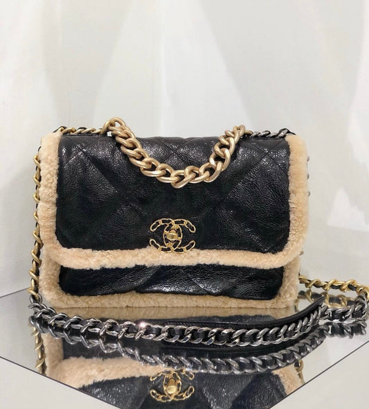 19 حقيبة