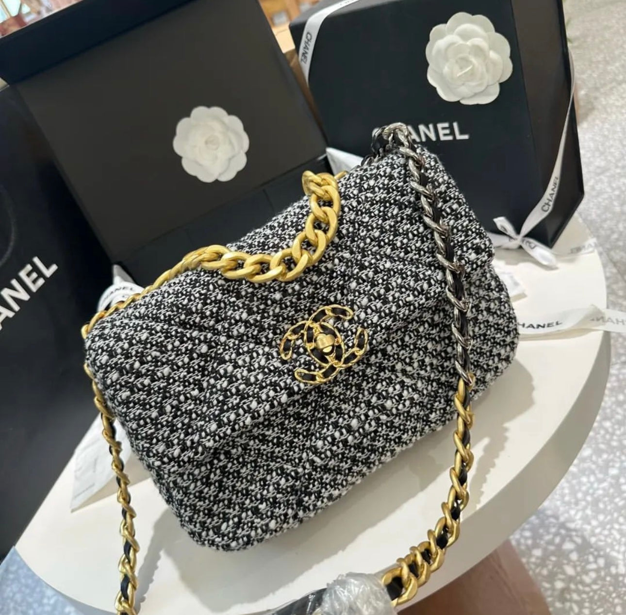 شنطة تويد 19
