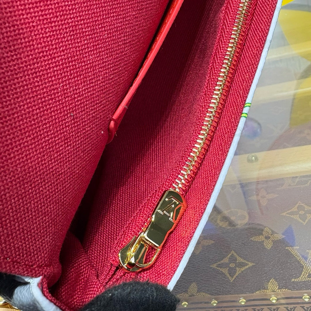 حقيبة إيفي تشين