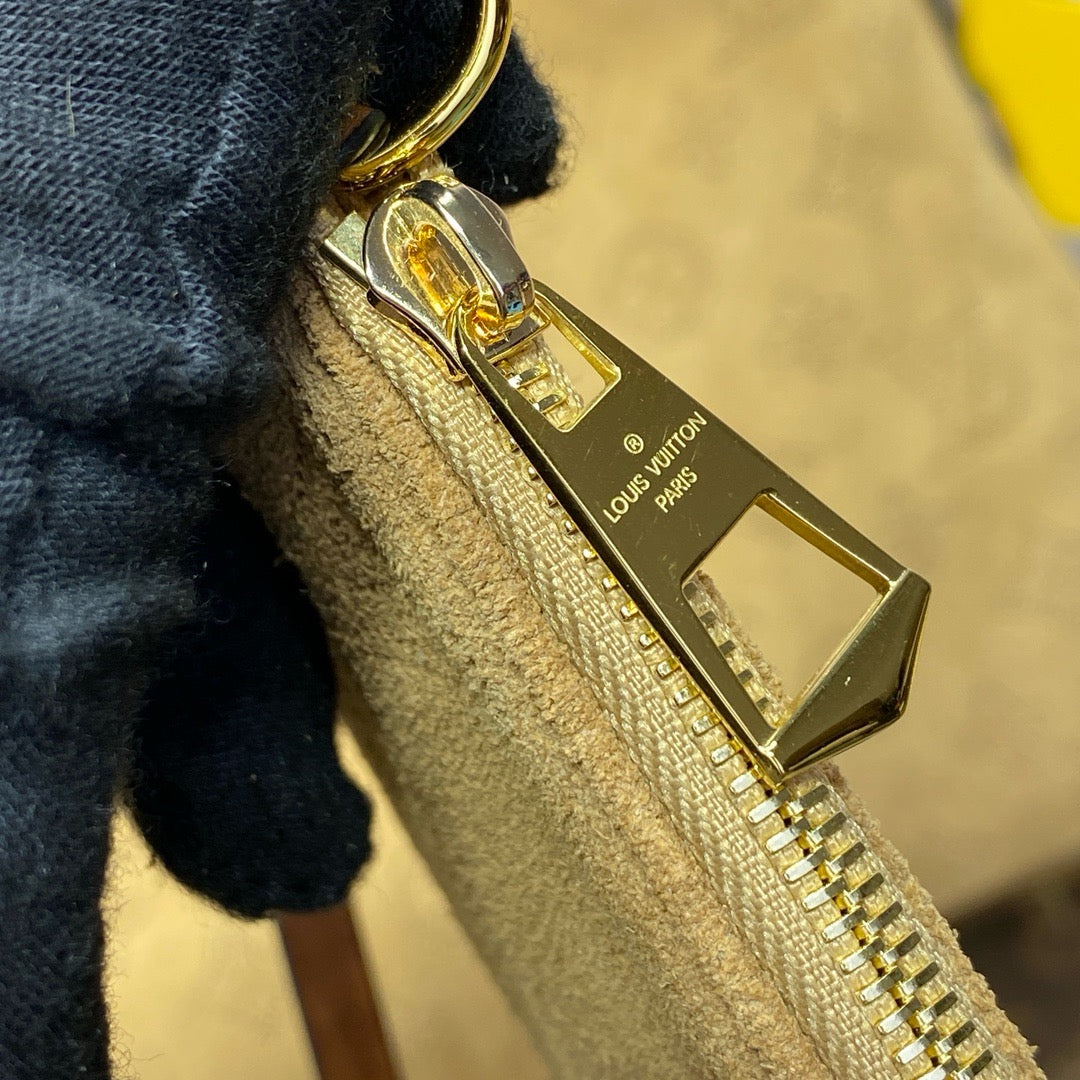 حقيبة كاريال بي إم (Carryall PM)
