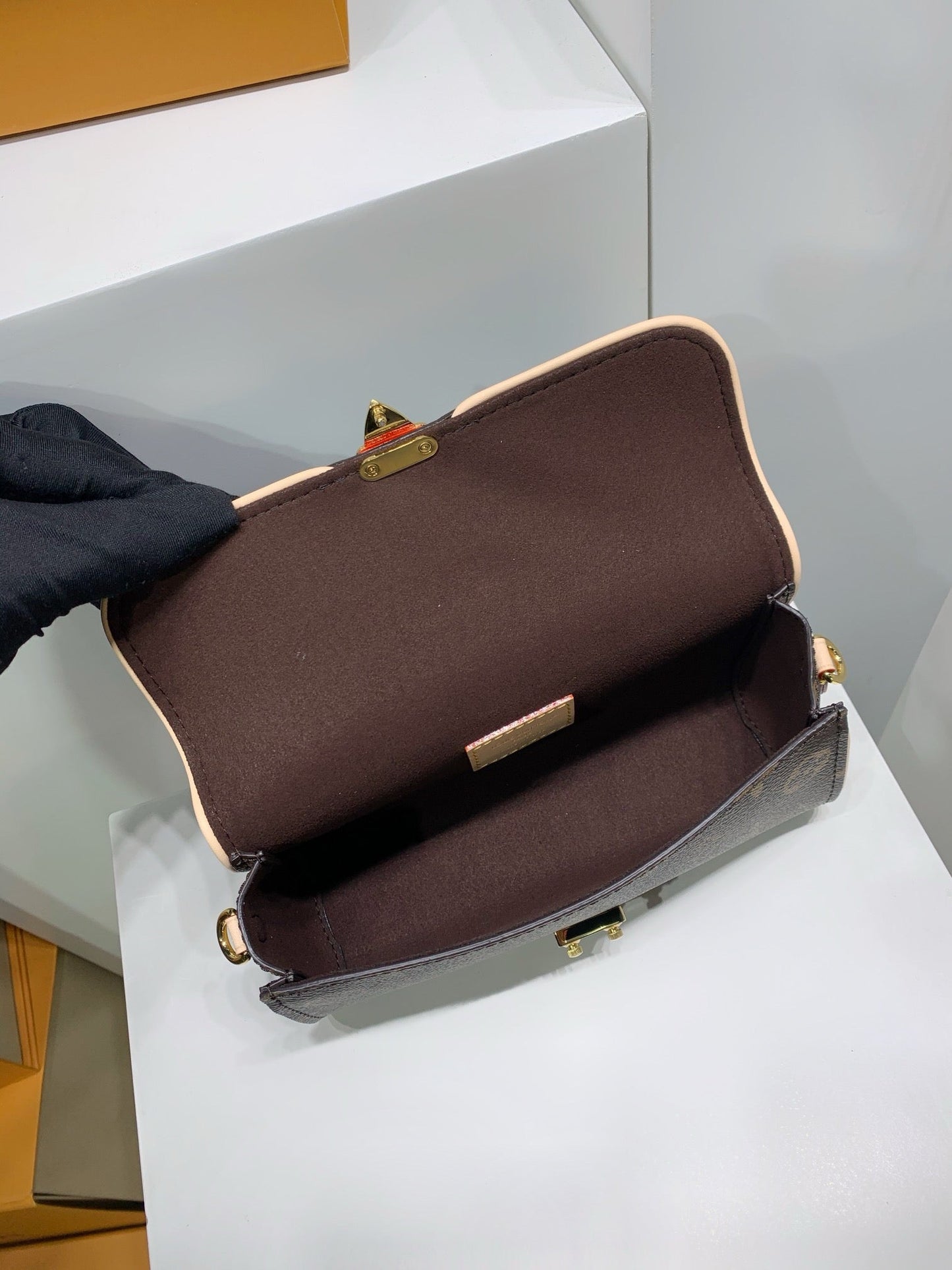 Camille Pochette