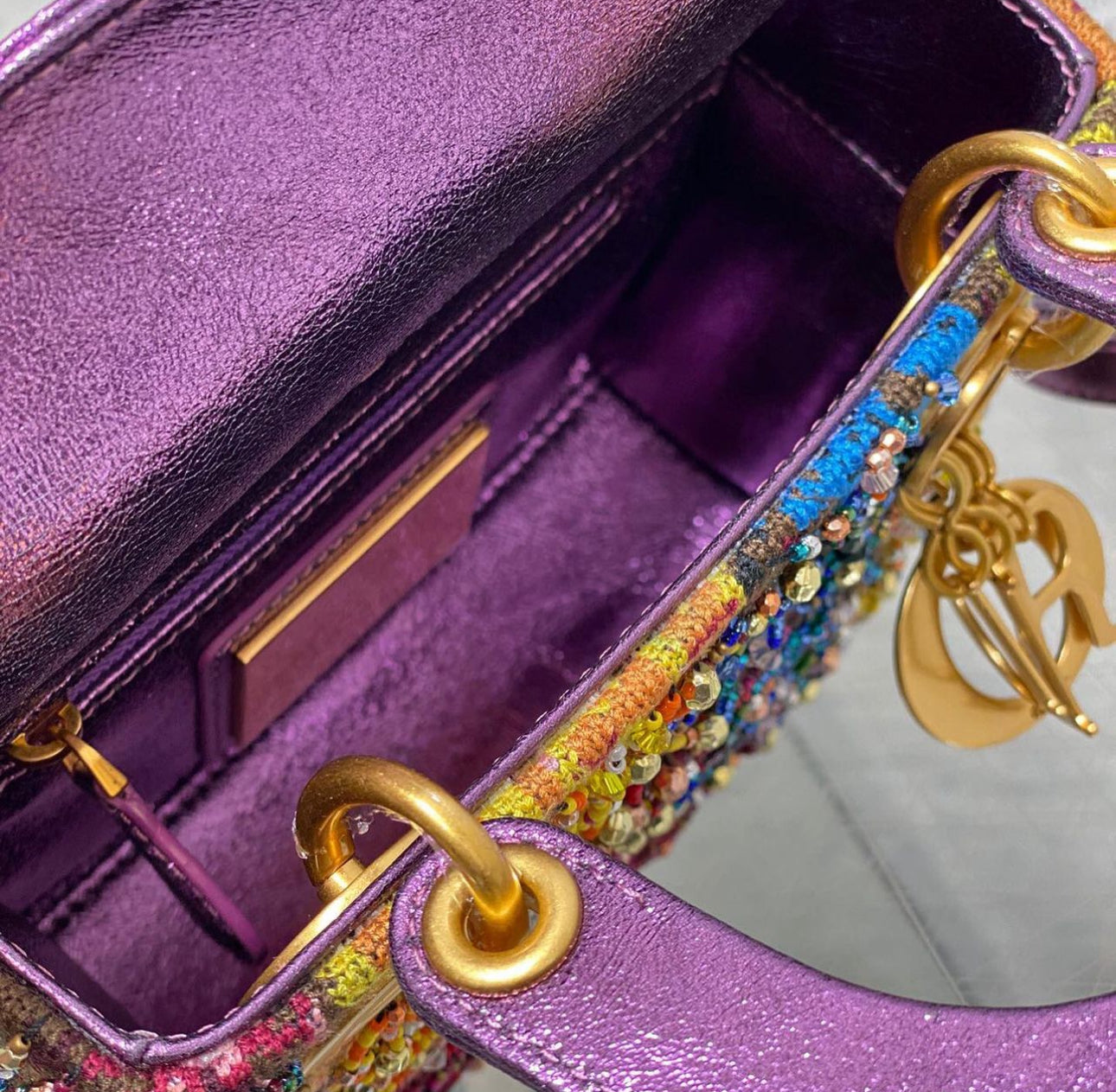السيدة دي