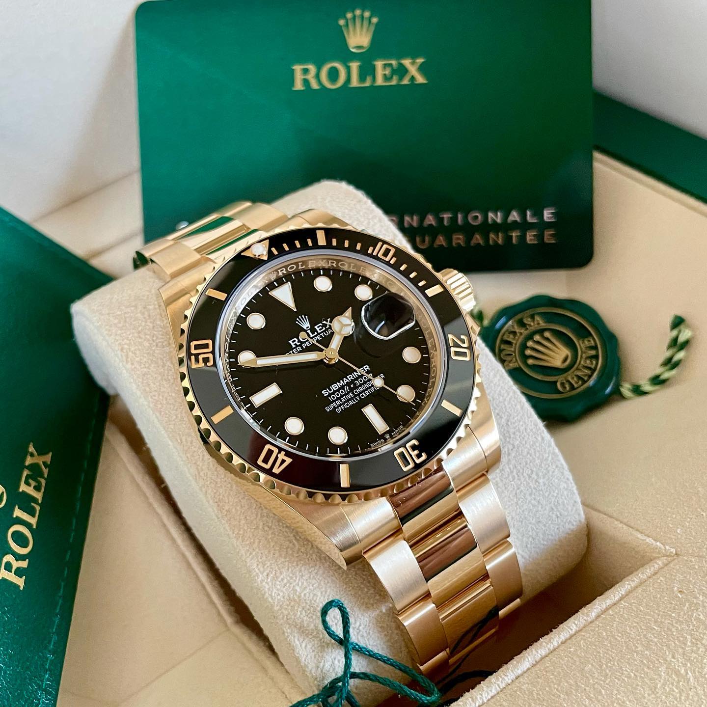 Rlx Perpetual Submariner Date 41mm Blue Dial Yellow Gold 126618LB