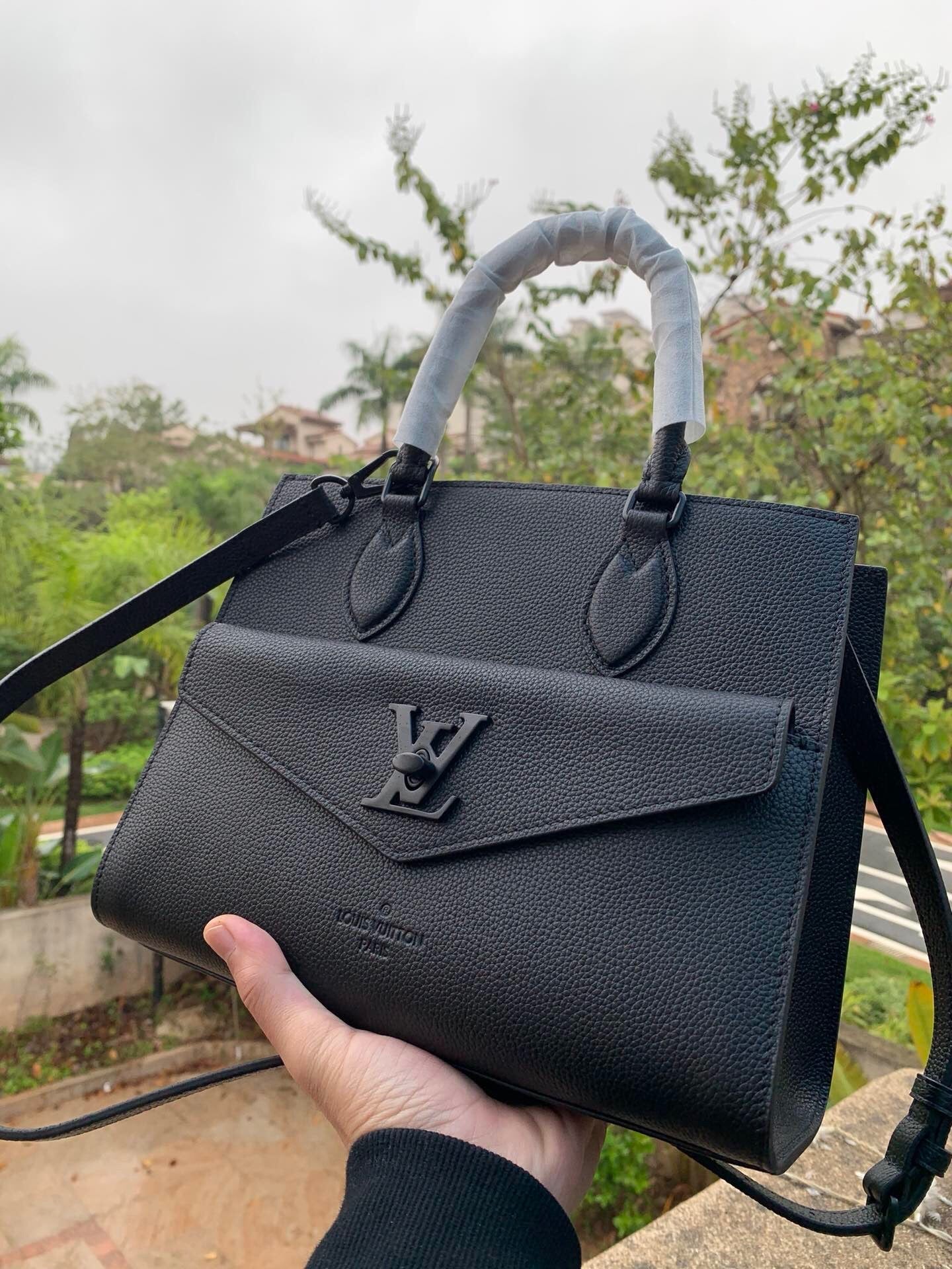 حقيبة Lockme Tote PM