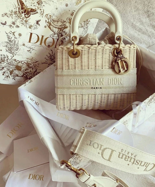 Lady D Wicker متوسطة الحجم