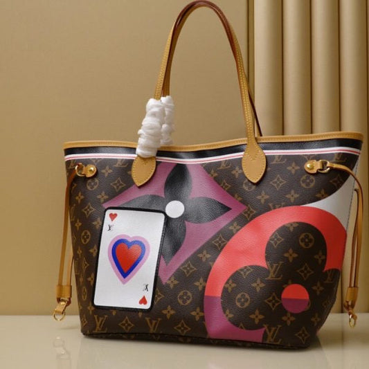 حقيبة Neverfull MM بطبعة Game On