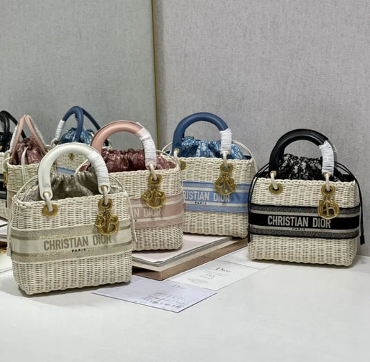 حقيبة Lady D Wicker متوسطة الحجم