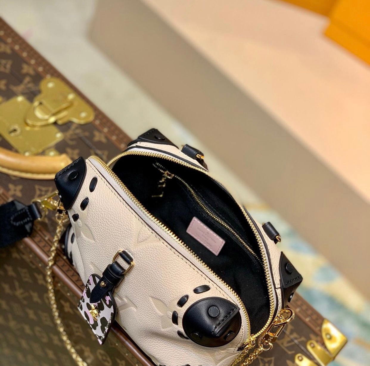وايلد أت هارت بيتيت مال