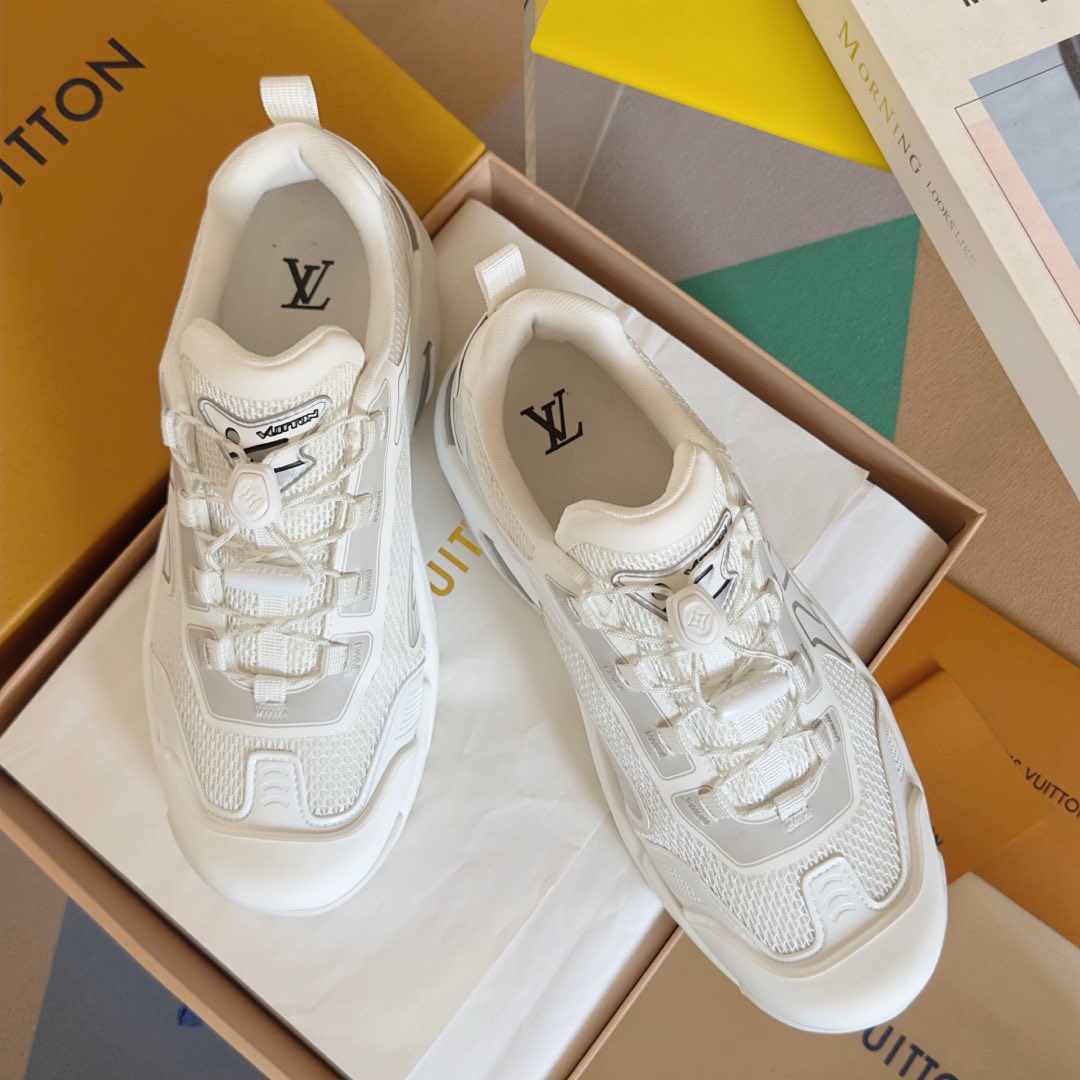 250318 New high quality new color board shoes
