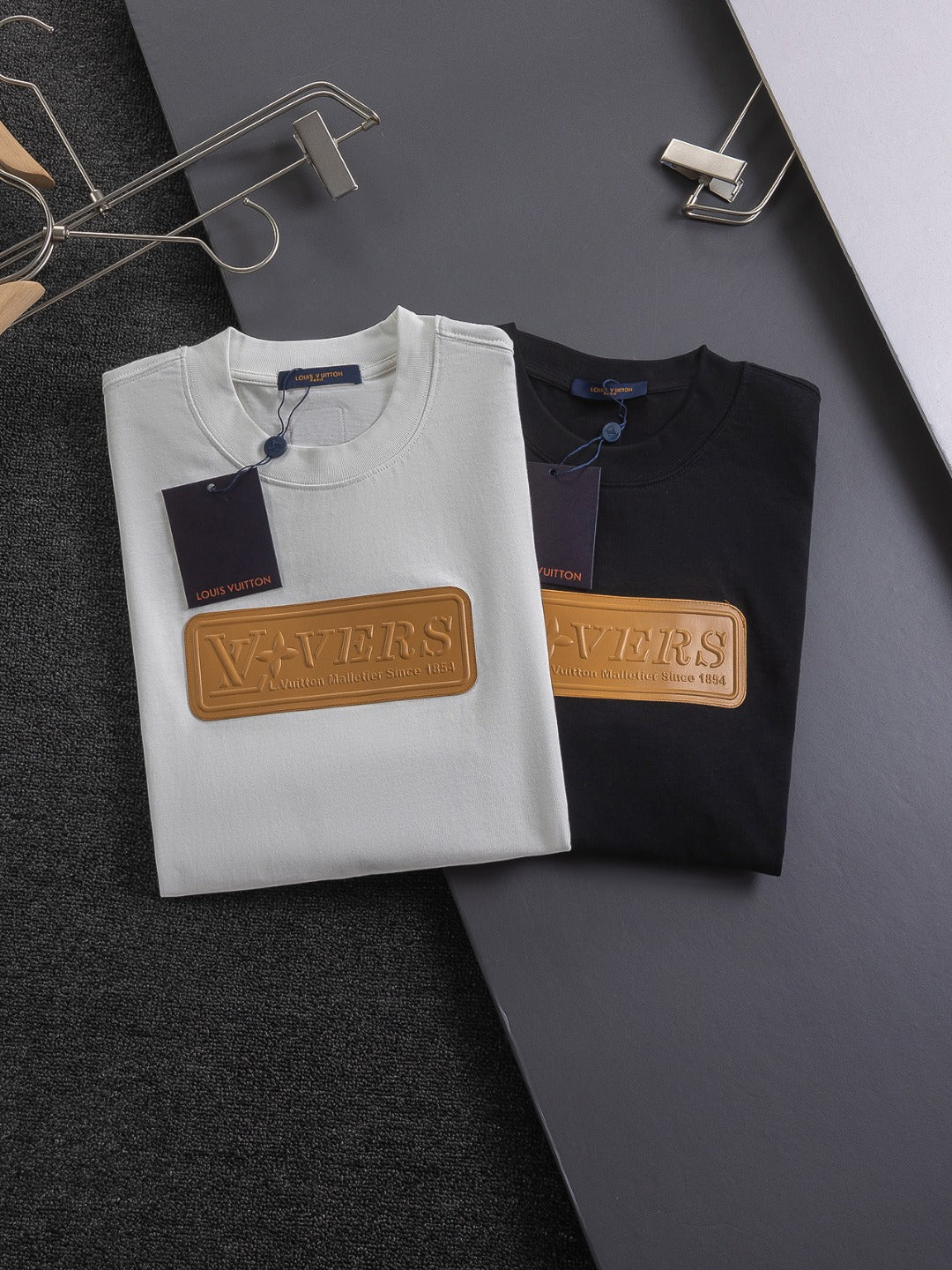 250325 New three-dimensional printed leather seal letter T-shirt
